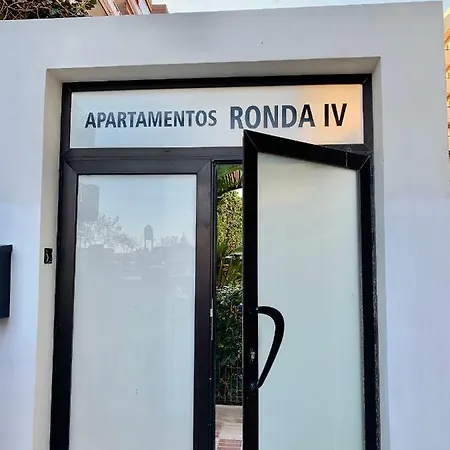 R10 Edificio Ronda Iv 푸엔히롤라