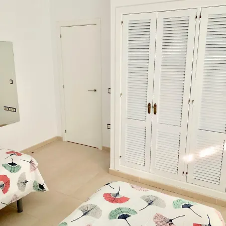 R10 Edificio Ronda Iv * フエンヒロラ