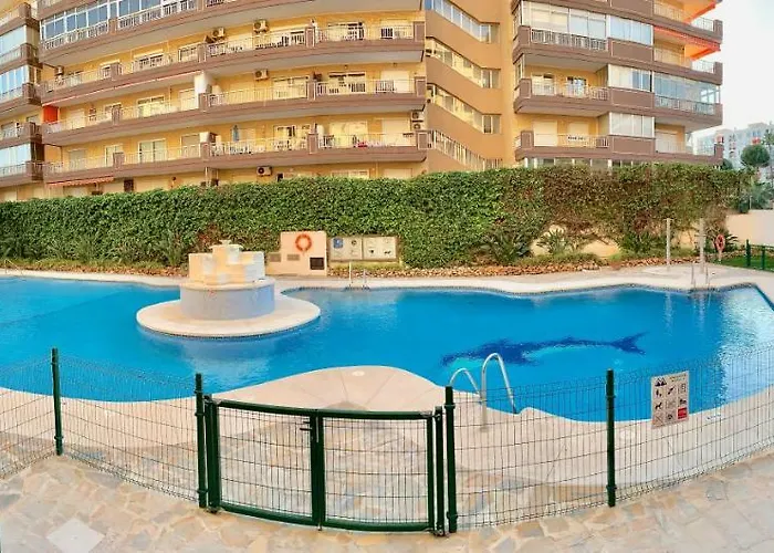 アパート R10 Edificio Ronda Iv フエンヒロラ